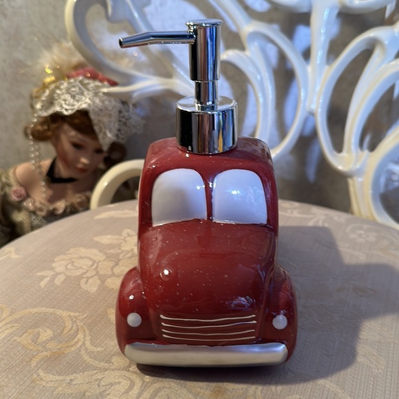 NWT SOAP DISPENSER - Picture 2 of 5